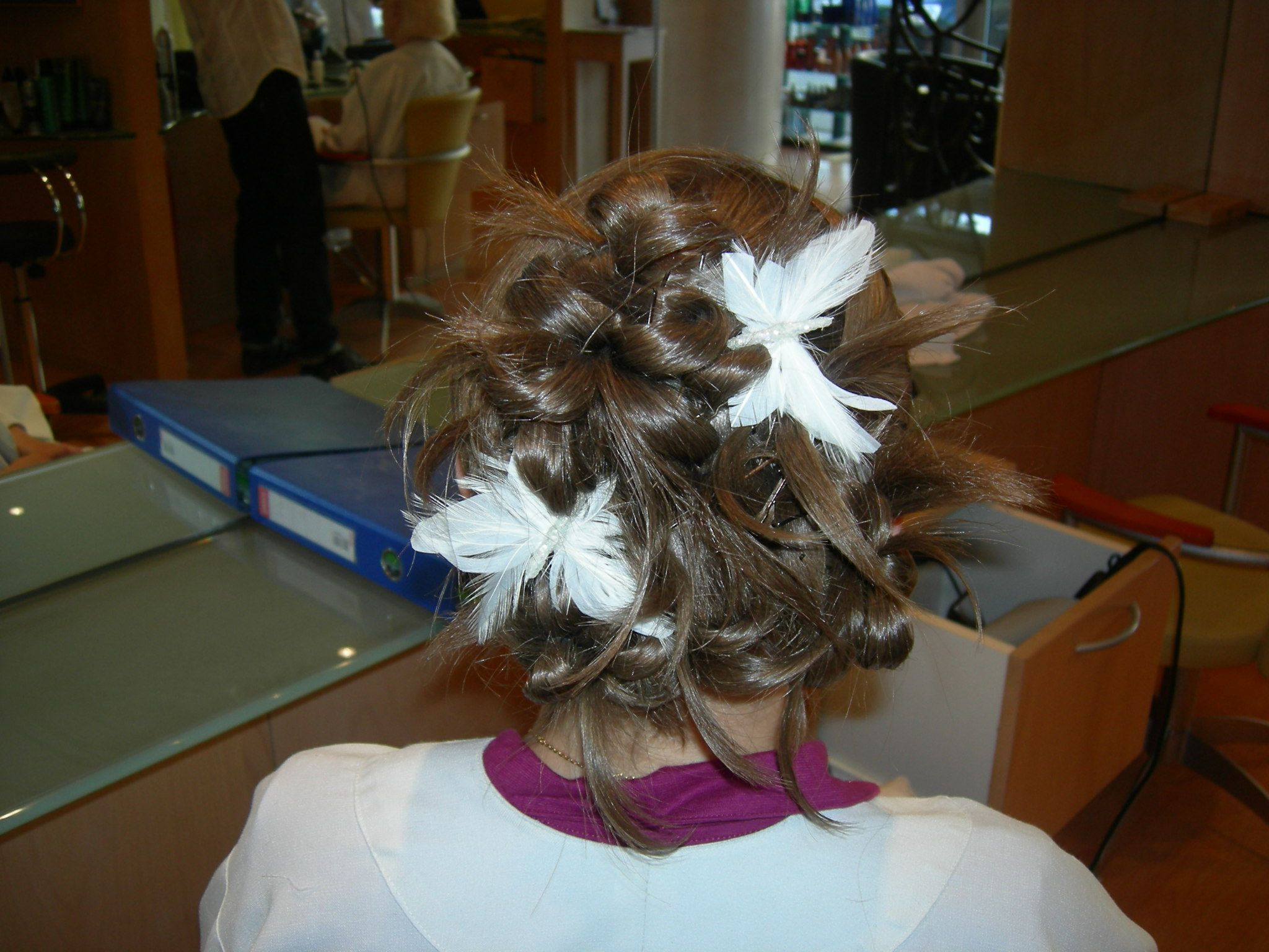 chignon avec des cheveux courts miss teen naturist graffiti graffiti